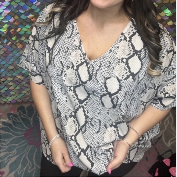 JODIFL Tops - Jodifl Snake Print Oversized Blouse
